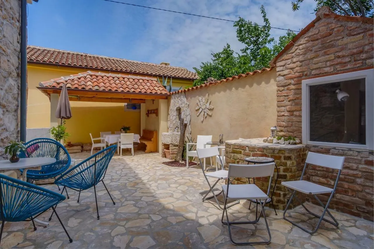 Mediterranes Ferienhaus m. Terrasse Veli Lošinj