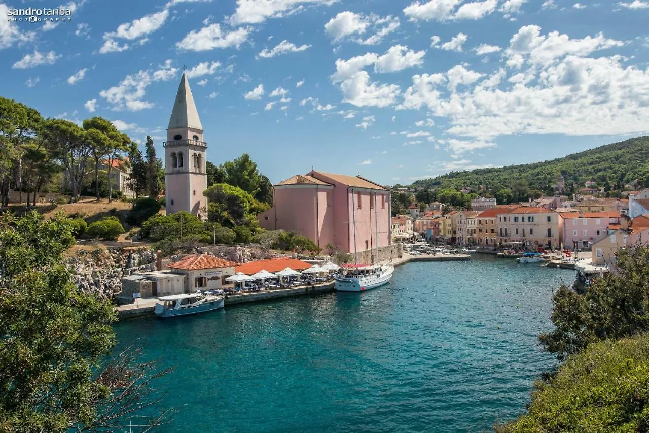 Apartment Mediterranes Ferienhaus m. Terrasse Veli Lošinj