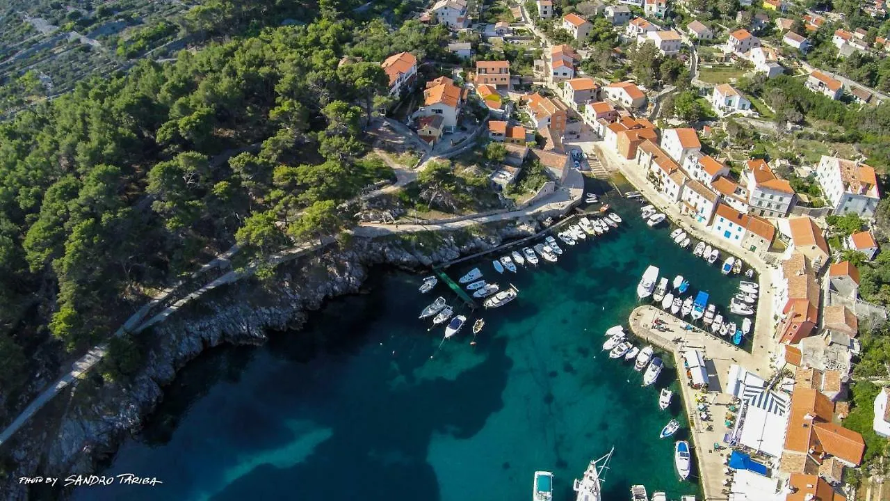 Apartment Mediterranes Ferienhaus m. Terrasse Veli Lošinj